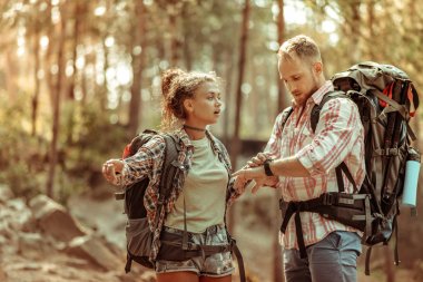 Birbirinizle konuşmak hoş genç Çift