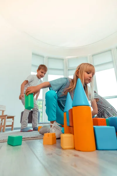 Low angle of a toy castle being build — Stock Photo, Image