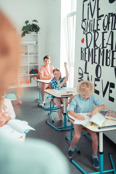 Morgon lektion på grundskolan klass. — Stockfoto