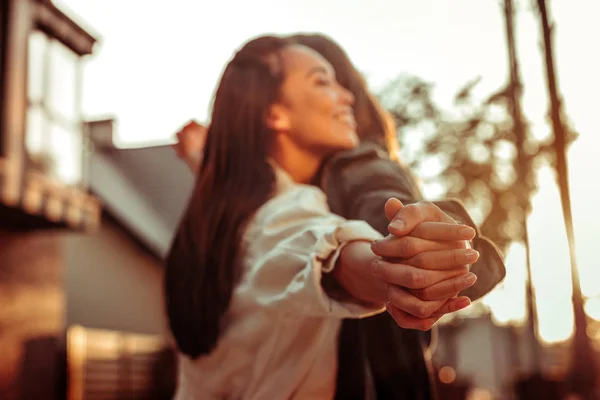 Vackra starka paret är inblandade i ständiga relationer — Stockfoto