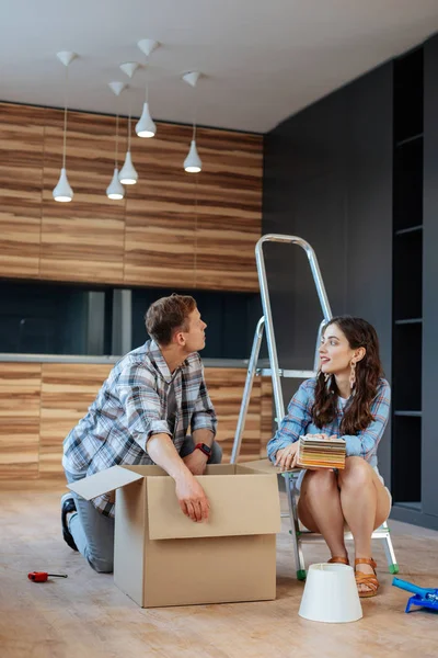 Couple feeling busy while unpacking and moving — Stock Photo, Image