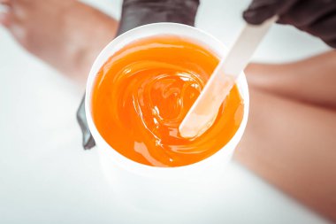 Konsantre güzellik salonu işçisi şeker karışımı seçimi