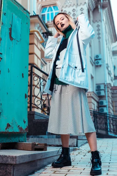 Blonde model wearing black leather boots posing in the street — Stock Photo, Image