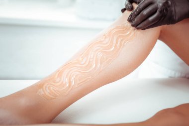 Depilasyon şeker hamuru ile dalgalar yapma usta usta