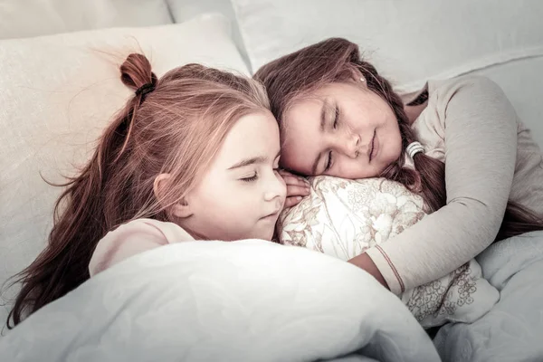 Two cute sleeping sisters in the morning — Stock Photo, Image