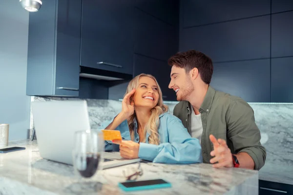 Couple laughing while shopping online at the weekend together — Stock Photo, Image