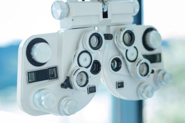 Lens optik cihazını yakınlatın