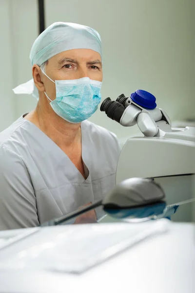 Smart experienced ophthalmologist being ready to work — Stock Photo, Image
