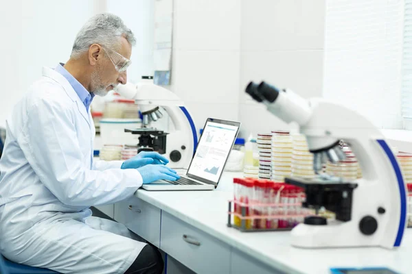 Concentrated mature researcher working at his project — Stock Photo, Image
