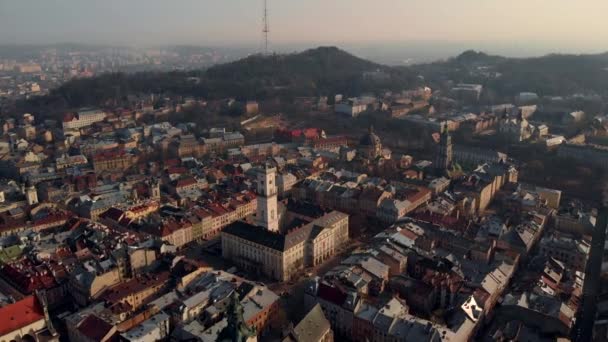 Nearing camera to the town hall of old city — Stock Video