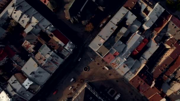Voo sobre as belas ruas de Lviv, vista superior — Vídeo de Stock