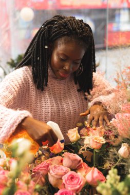 Olumlu memnun uluslararası çiçekçi çiçekler bakımı