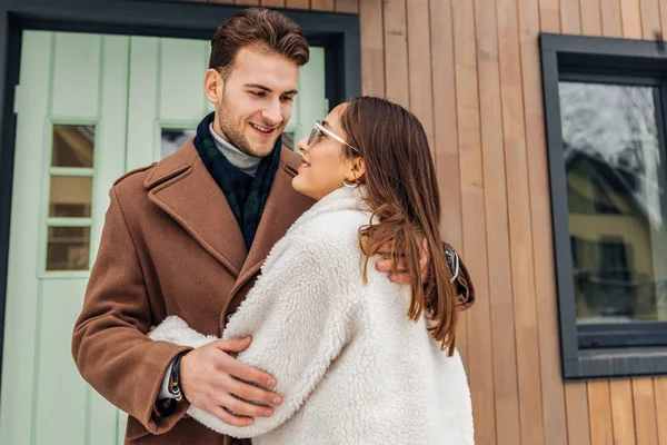 Happy man spending time with his girlfriend — Stock Photo, Image