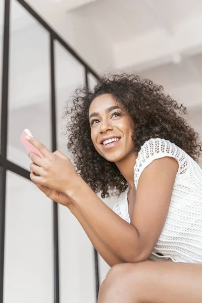 Portrait of happy woman that looking aside — Stock Photo, Image