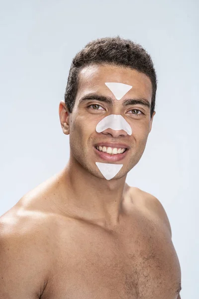 Man smiling waiting for the end of beauty procedures — Stock Photo, Image