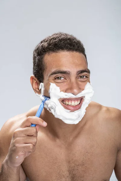 Alegre macho siendo feliz cambiando su apariencia — Foto de Stock