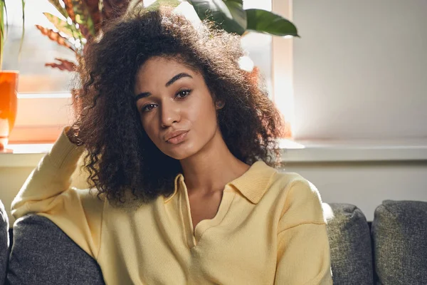 Calm curly-haired woman posing for the camera — Stock Photo, Image