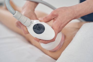 Güzellik prosedürü sırasında ultrason boşluğu için kullanışlı bir araç