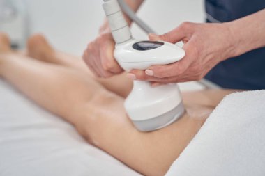 Güzellik kliniğindeki yağ oranını düşürüyor.
