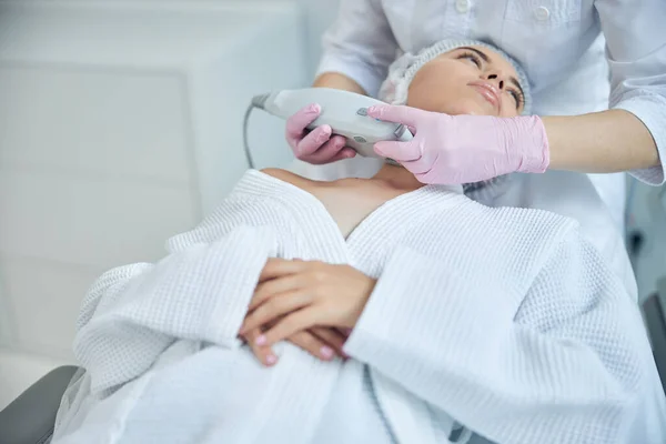 Calm attractive lady undergoing body lifting therapy — Stock Photo, Image