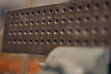 Kablo kalınlığını azaltmak için tasarlanmış mücevher aracı