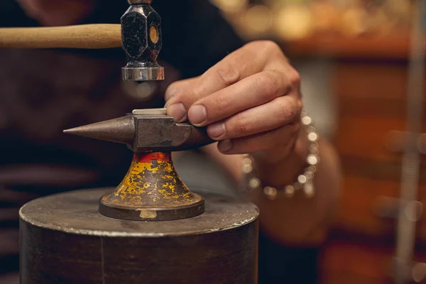 Double horn anvil on a base used for jewelry making — Stock Photo, Image