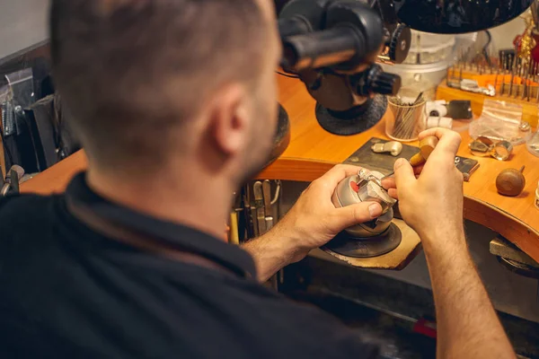 Craftsman setting pheonites in a jewelry item — Stock Photo, Image