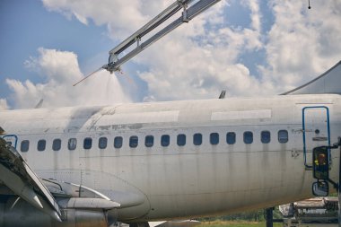 Özel teknolojik yıkama uçağını kapatın.