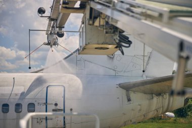 Havaalanında profesyonel teknisyen kullanılıyor