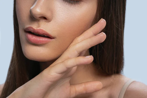 Placid lady touching her face with the right hand — Stock Photo, Image