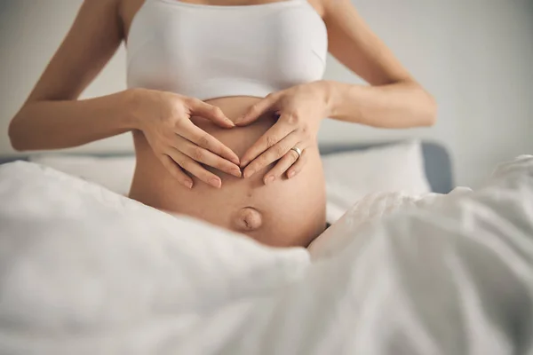 Happy pregnant lady expectation her baby in the bedroom — Stock Photo, Image