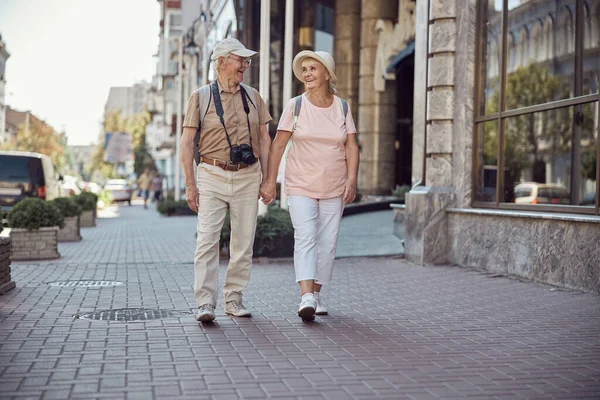 Happy modern pensioners enjoying each other company — Stock Photo, Image