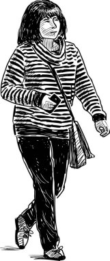 Genç bir kadın yürüyüşe gider