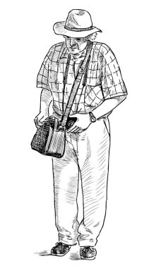 Bir yürüyüş için gidiyor bir kamera ile yaşlı bir adamın Kroki.