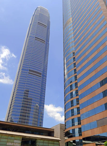 Magas Pohár Felhőkarcolója Hong Kong Kék Sky — Stock Fotó