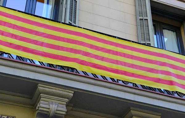 Vlajka Katalánska Bytové Domy Zobrazí Ukázat Podporu Pro Nezávislost Katalánska — Stock fotografie