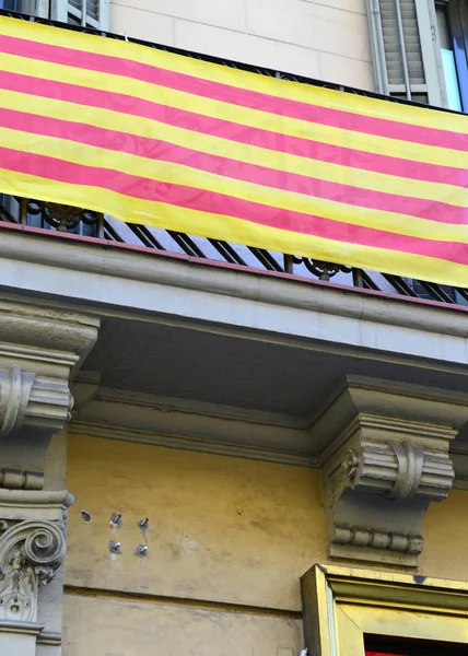 Drapeau Catalogne Sur Les Immeubles Habitation Affiché Pour Montrer Soutien — Photo