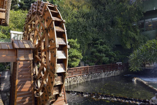 Altes Hölzernes Wasserrad Der Wassermühle Zur Stromerzeugung — Stockfoto