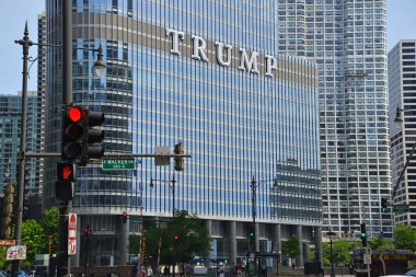 Chicago Circa Haziran 2019. Trump International Hotel and Tower, Donald Trump başkan seçildikten sonra daha popüler oldu karışık kullanımlı otel ve konut lüks gökdelen.