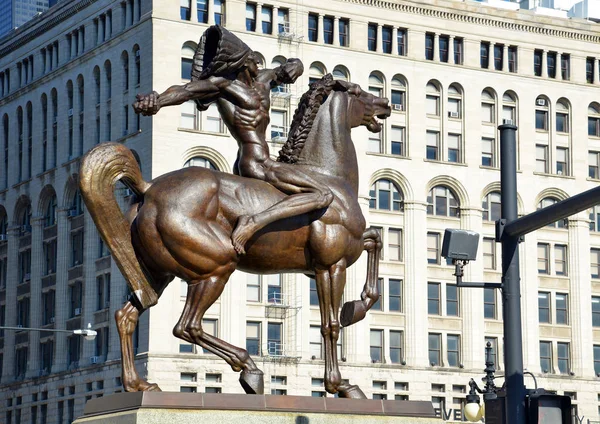 Chicago Circa Czerwca 2019 Bowman Spearman Lub Jeździectwo Indian Statuetki — Zdjęcie stockowe