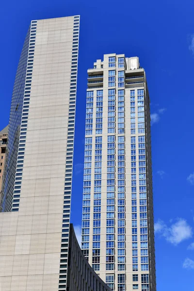 Alto Rascacielos Gran Altura Con Cielo Azul Manhattan Nueva York —  Fotos de Stock