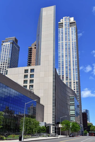 Alto Rascacielos Gran Altura Con Cielo Azul Manhattan Nueva York —  Fotos de Stock