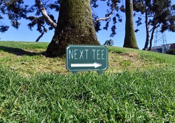 Sign Pointing Next Tee Golf Course — Stock Photo, Image