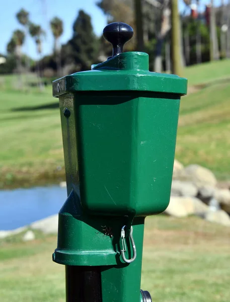 Golfball Reiniger Auf Golfplatz — Stockfoto