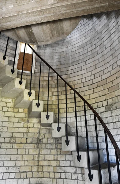 灯塔内的圆形楼梯及栏杆 — 图库照片
