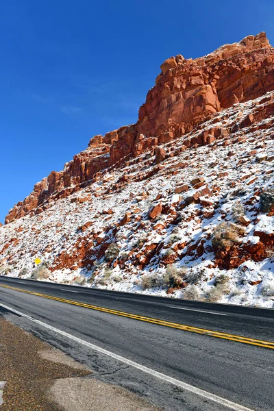 Estrada Para Paisagem Alta Rochosa Deserto Planalto Colorado Perto Fronteira — Fotografia de Stock