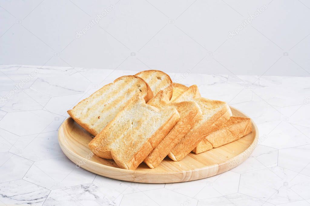 Sliced toast on a wooden plate.