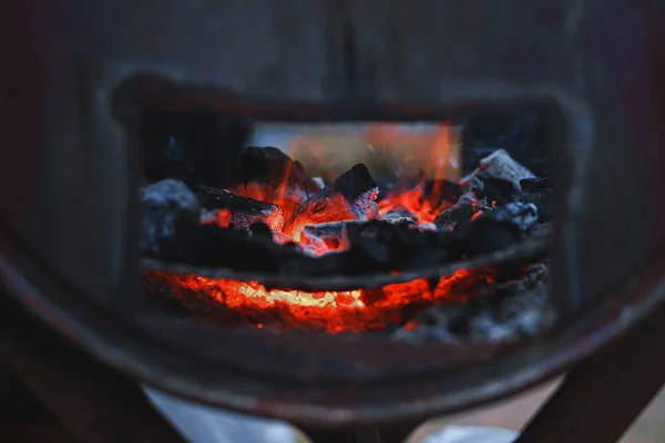 Close Carvão Vegetal Fogo Fogão Para Cozinhar Grelhar Alimentos Churrasco — Fotografia de Stock