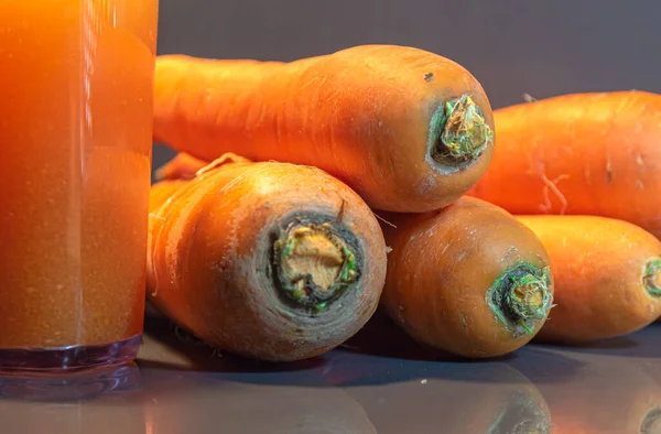 Carrot juice (Daucus carota). Vegetable used for salads. The carrot is the main vegetable in which the edible part is the root. She is originally from Europe and Asia.