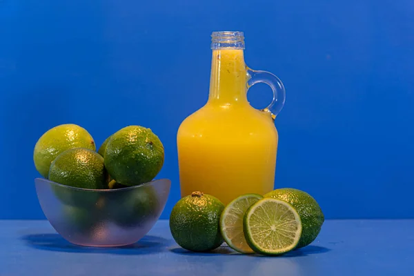 Butelka Lemoniady Owoce Cytryny Źródło Witaminy Tiaminy Ryboflawiny Składników Mineralnych — Zdjęcie stockowe